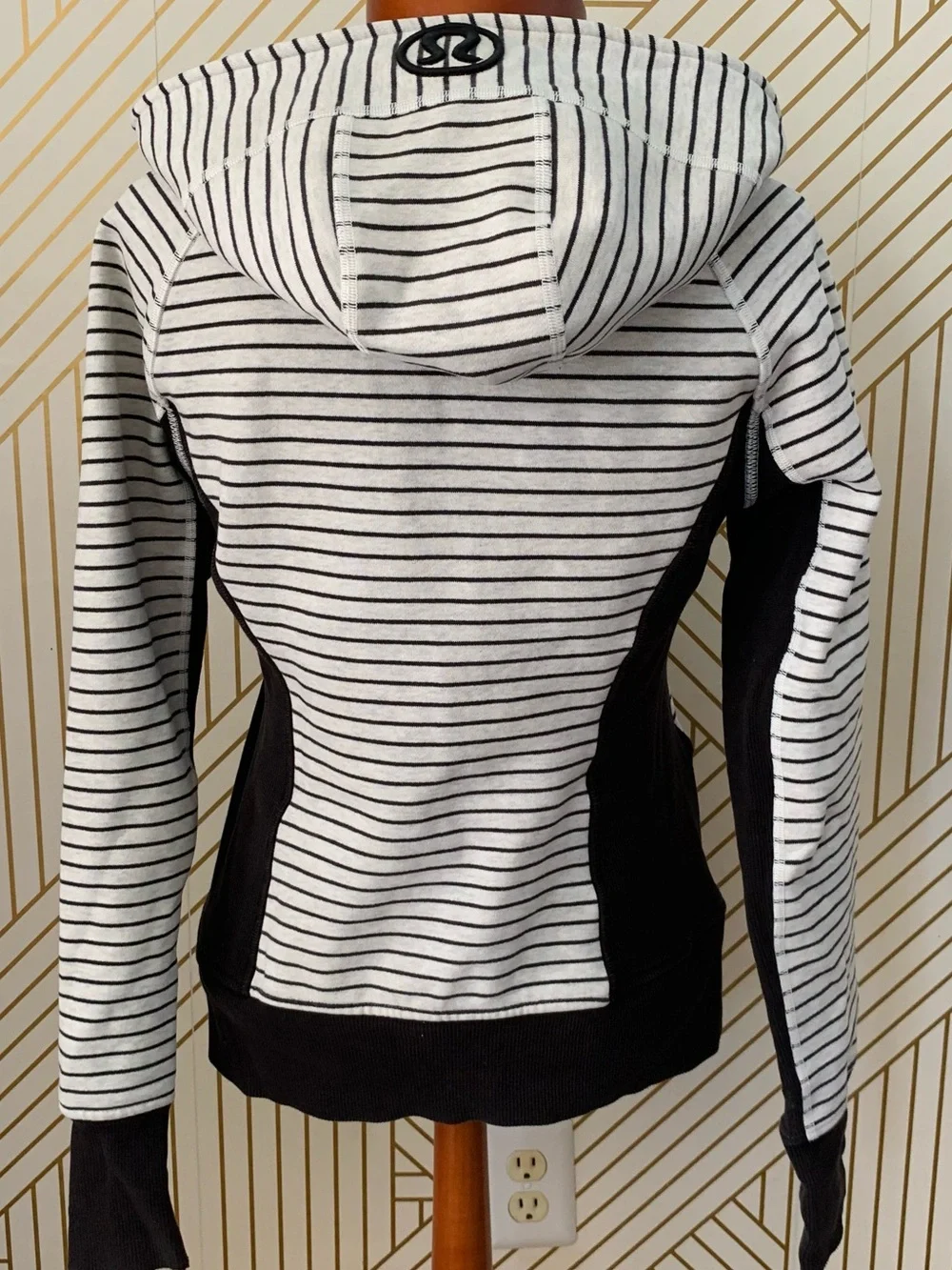 Lululemon Scuba Striped Full Zip Up Hoodie logo front Black & white Size 6